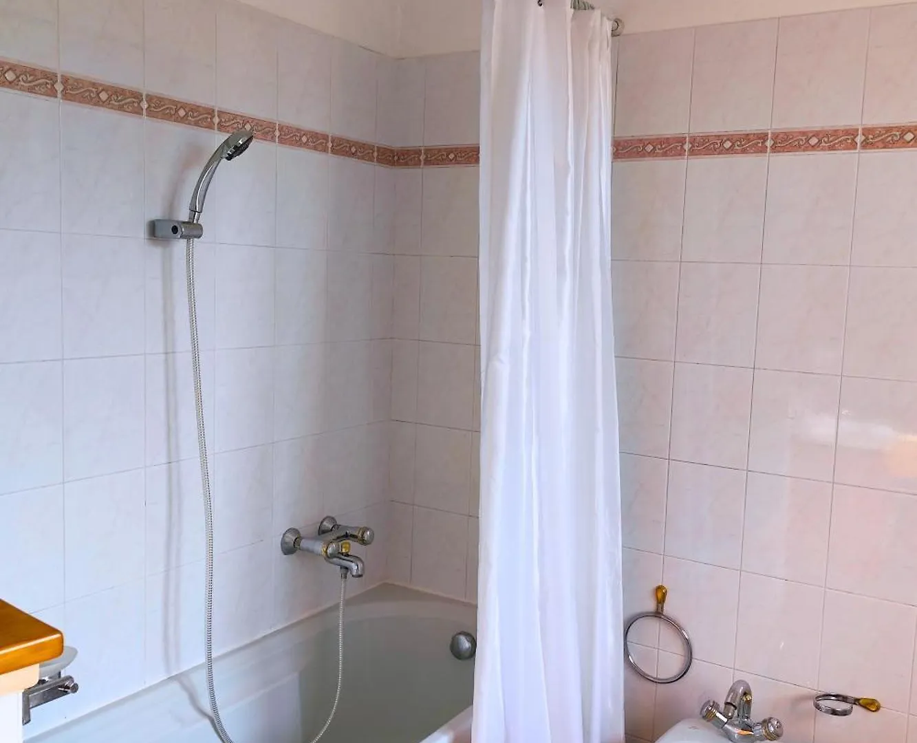 La Corte Dell'Accoglienza Valmadrera 0*,